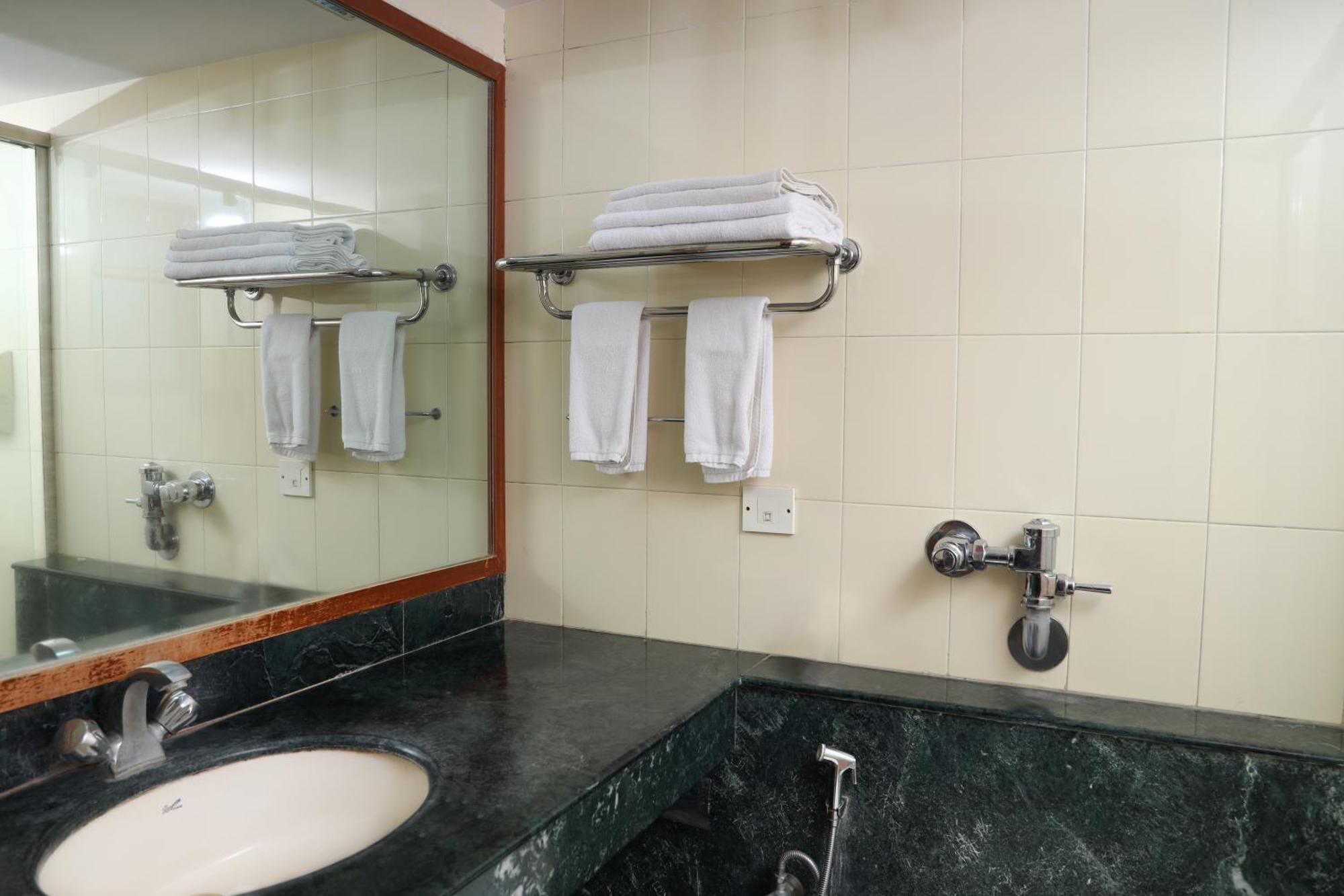 Bell Hotel Sivakāsi Dış mekan fotoğraf